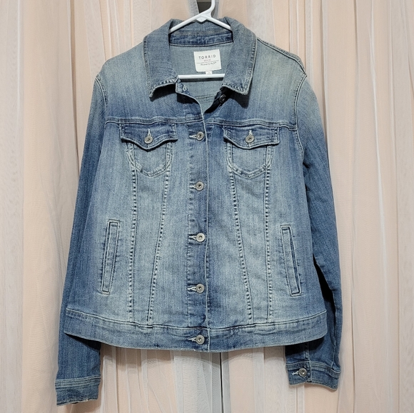 torrid Jackets & Blazers - Torrid Festival Denim Jacket, Faded Light Wash, Fitted, Size 2, EUC!